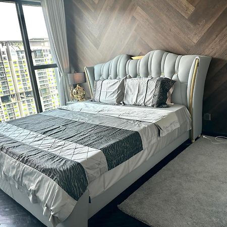 Feliz Luxurry Duplex Apartment Saigon Хошимін Екстер'єр фото