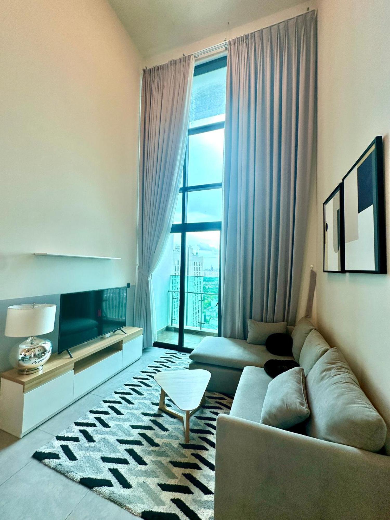 Feliz Luxurry Duplex Apartment Saigon Хошимін Екстер'єр фото