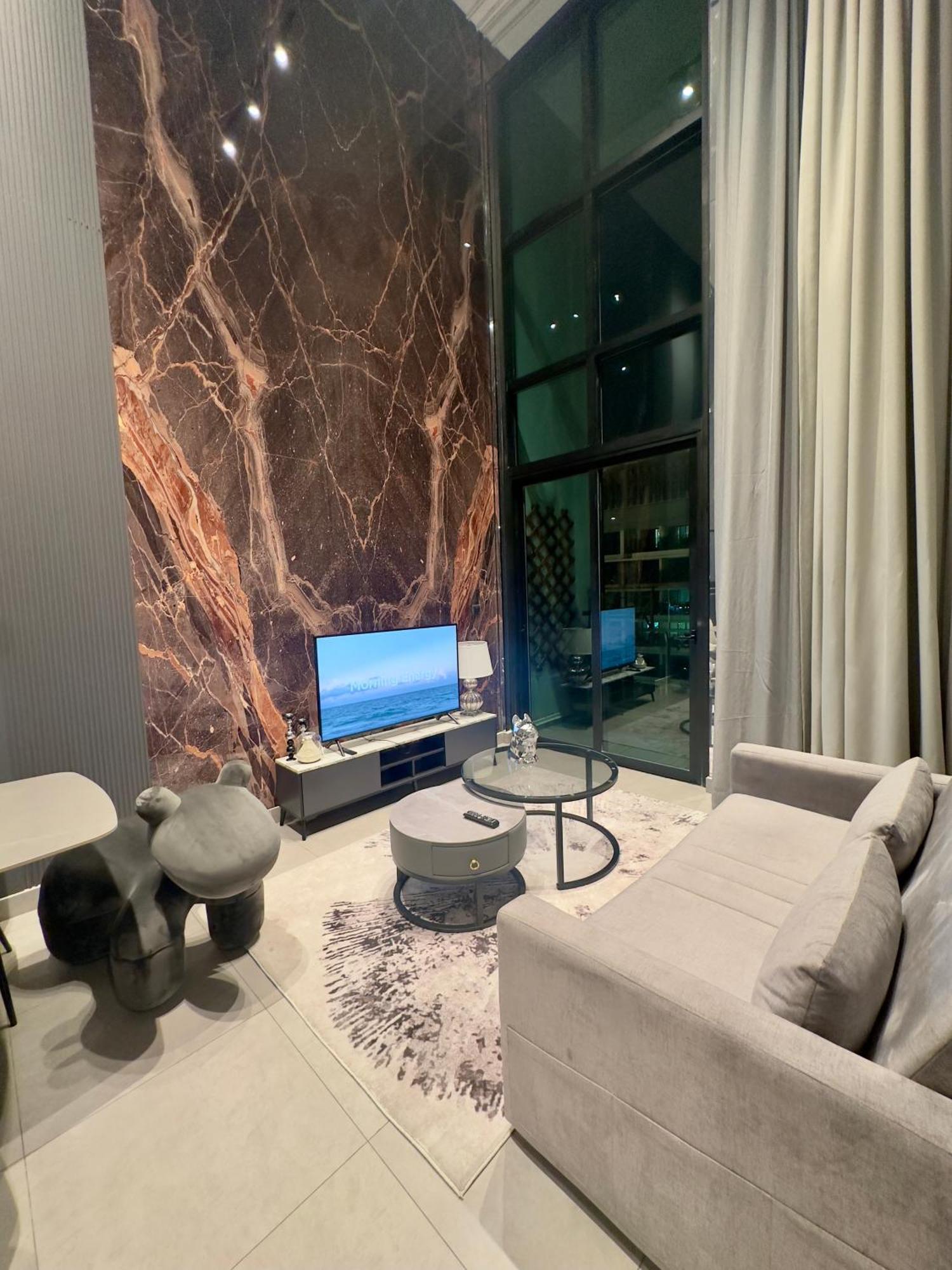 Feliz Luxurry Duplex Apartment Saigon Хошимін Екстер'єр фото